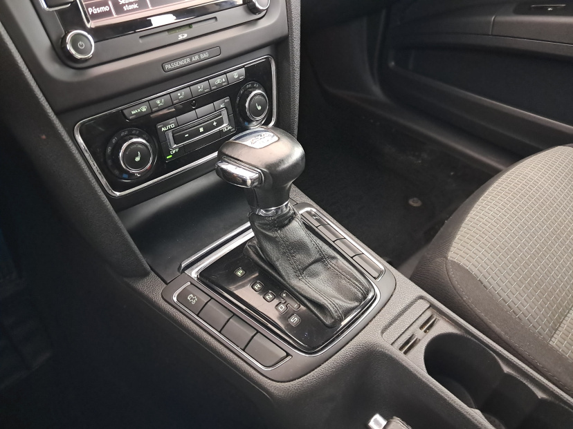 Škoda Superb, 2011