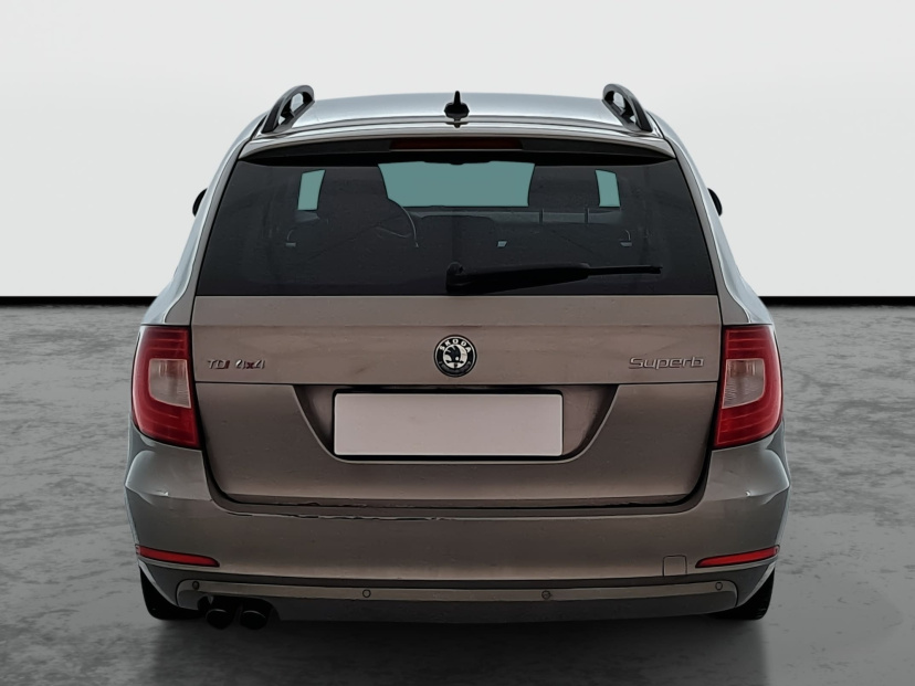 Škoda Superb, 2011
