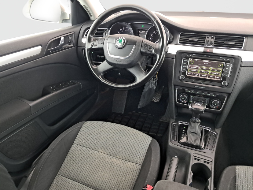 Škoda Superb, 2011