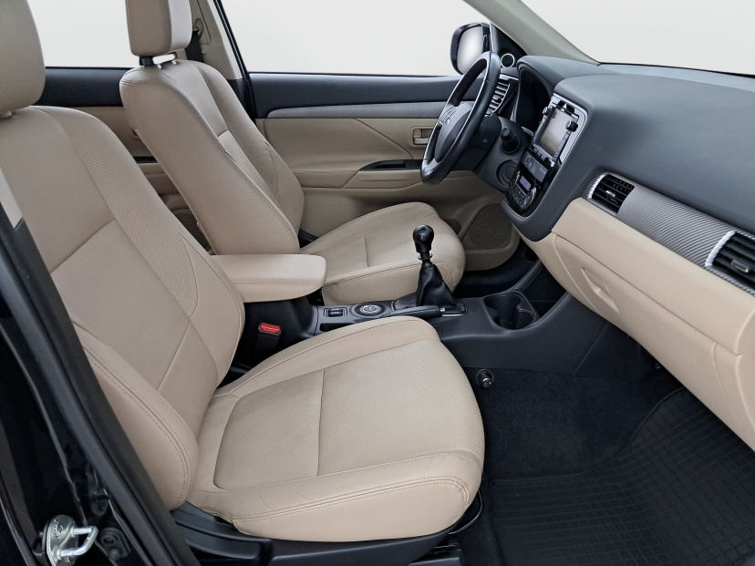 Mitsubishi Outlander, 2015