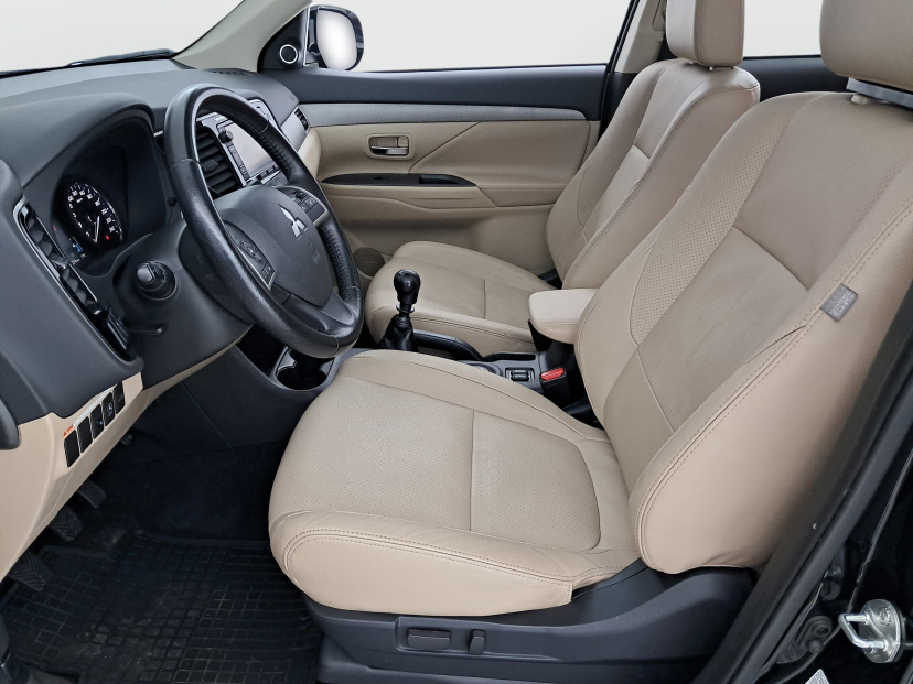 Mitsubishi Outlander, 2015