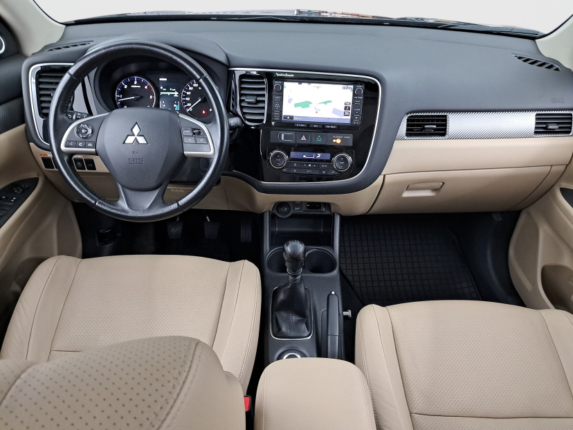Mitsubishi Outlander, 2015