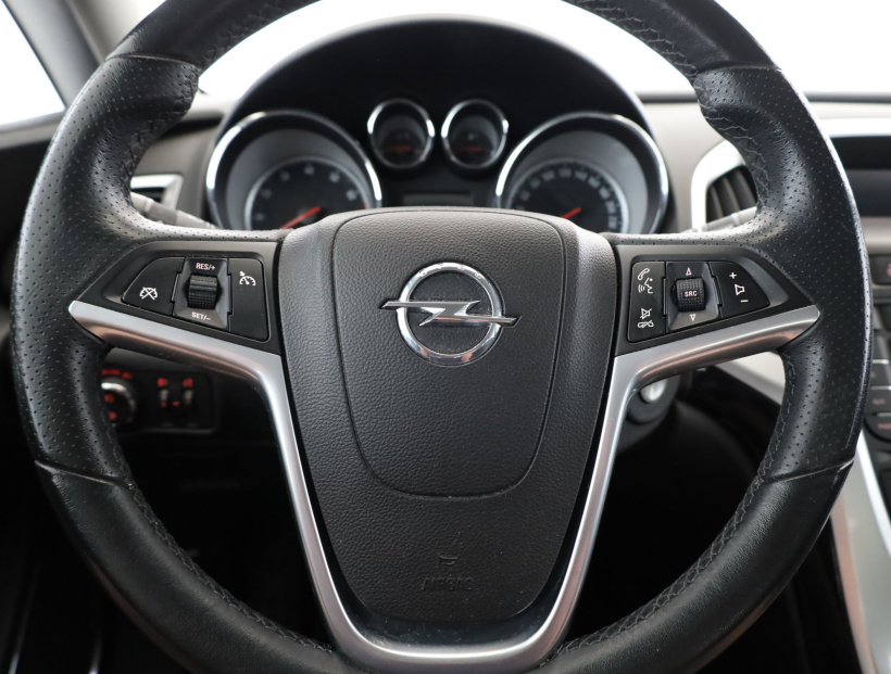 Opel Astra, 2011