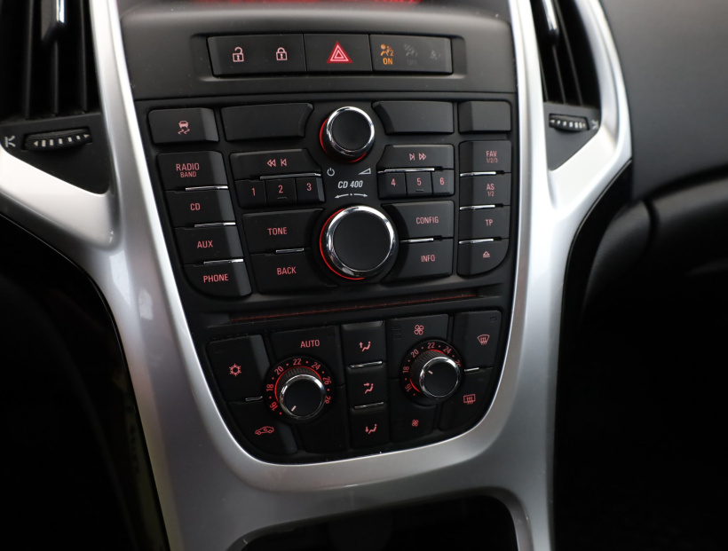 Opel Astra, 2011