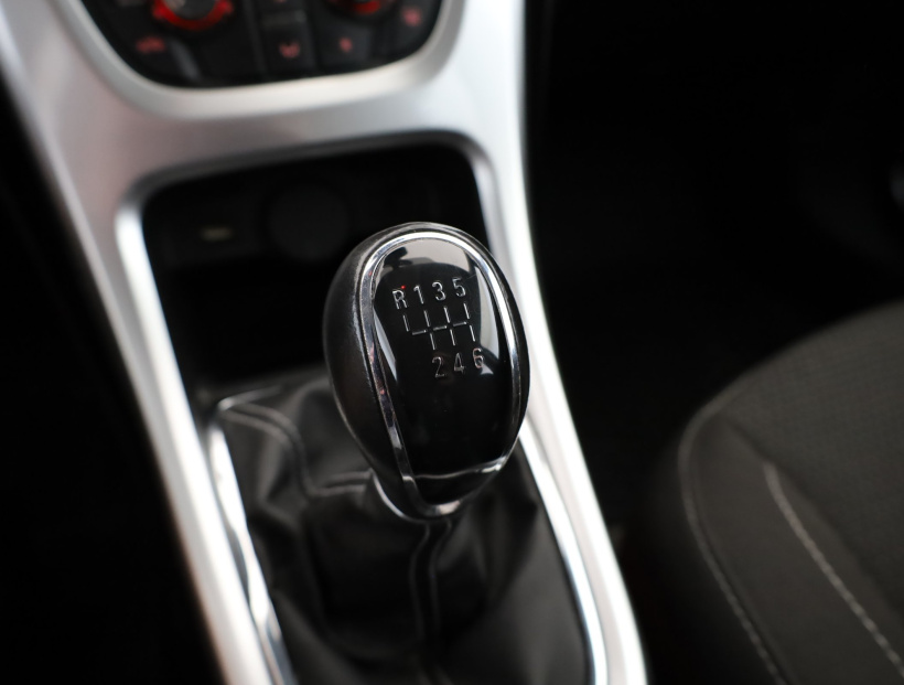 Opel Astra, 2011