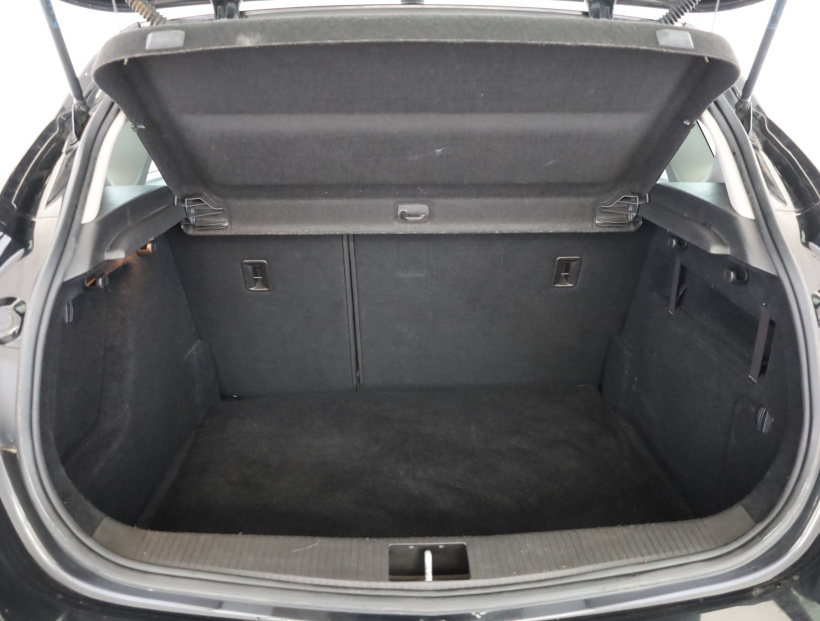 Opel Astra, 2011