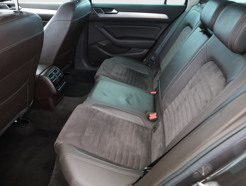 Volkswagen Passat, 2016