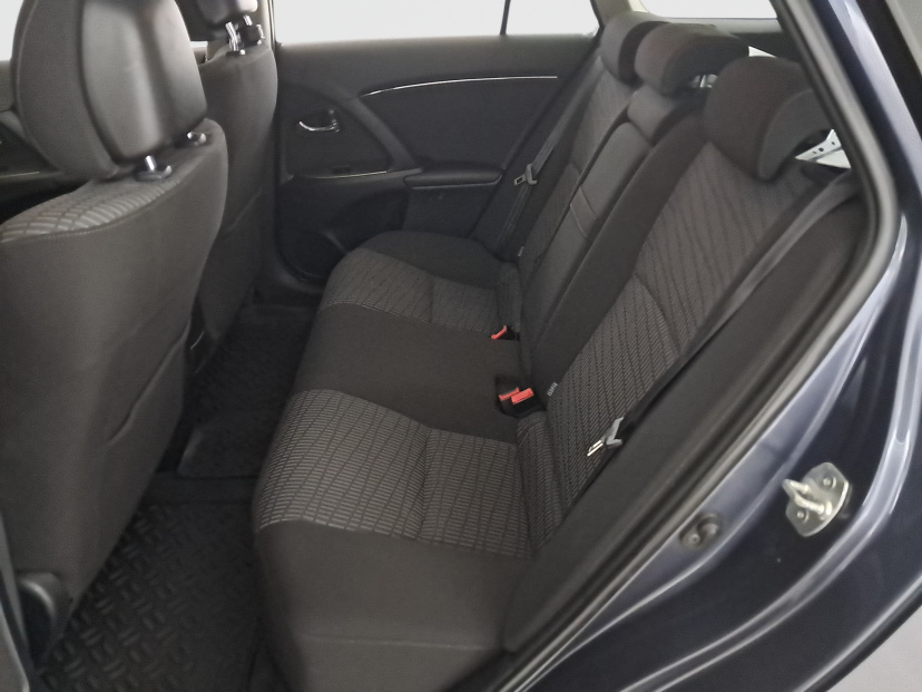 Toyota Avensis, 2011