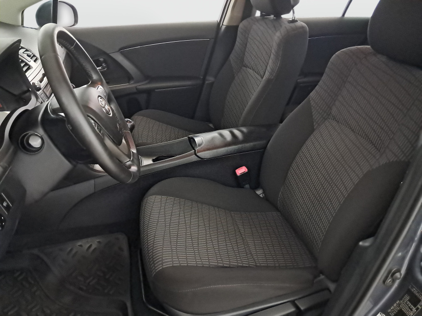 Toyota Avensis, 2011