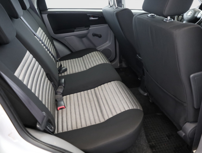 Suzuki SX4, 2011