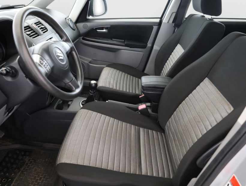 Suzuki SX4, 2011