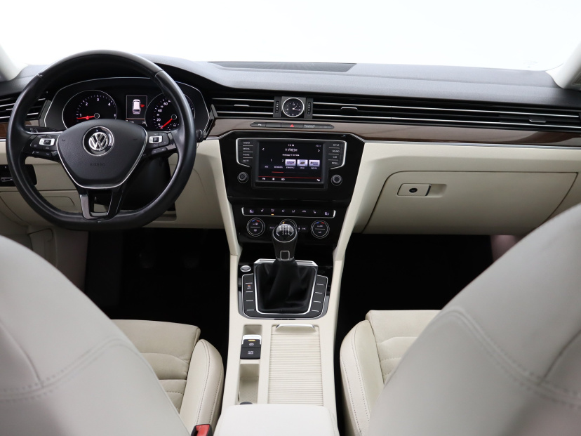 Volkswagen Passat, 2016