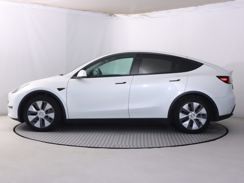 Tesla Model Y, 2024