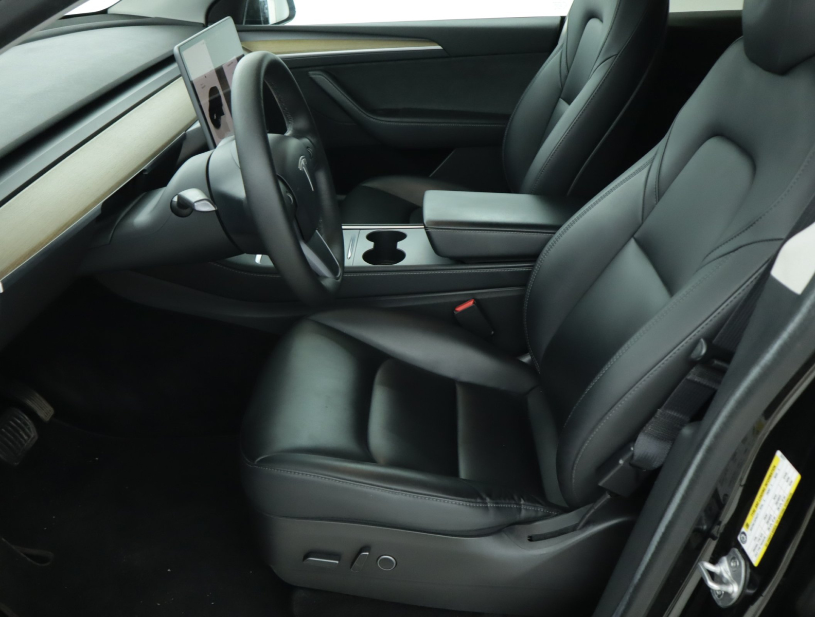 Tesla Model Y Long Range AWD – fotografie 16