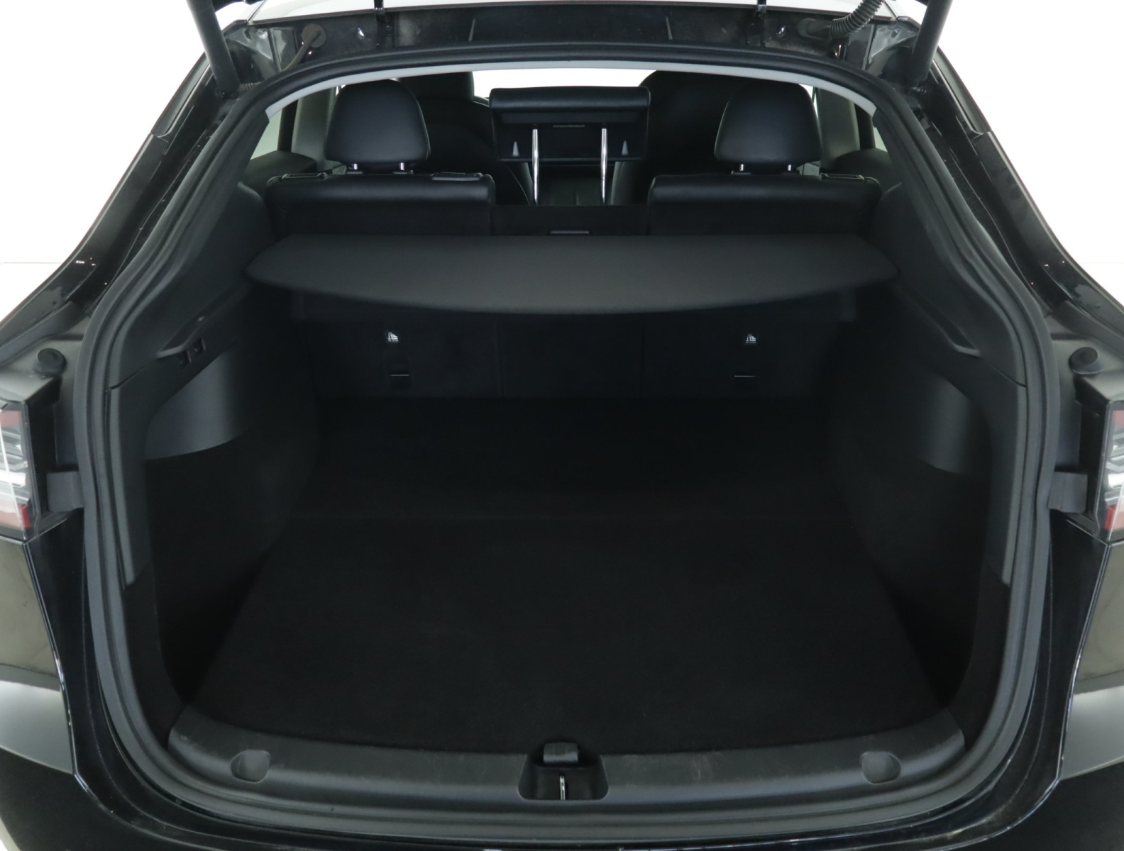 Tesla Model Y Long Range AWD – fotografie 20