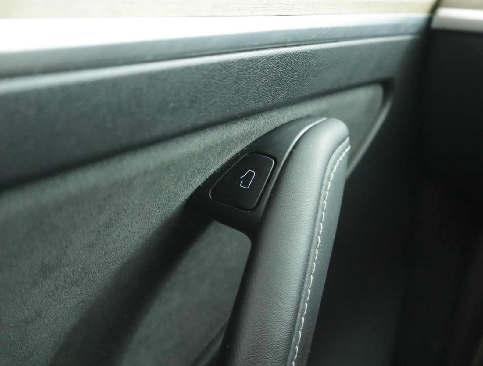 Tesla Model Y Long Range AWD – fotografie 27