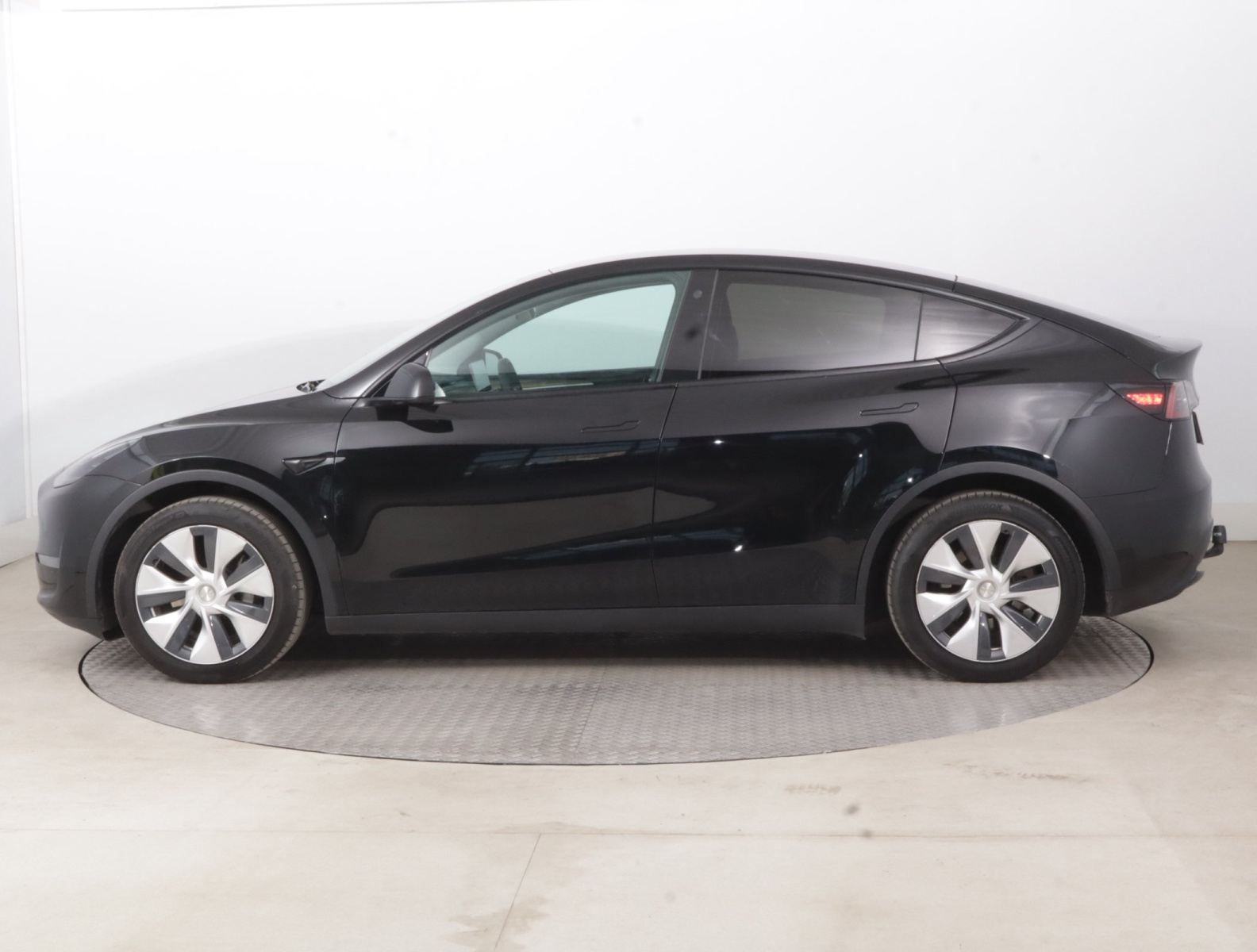 Tesla Model Y Long Range AWD – fotografie 4