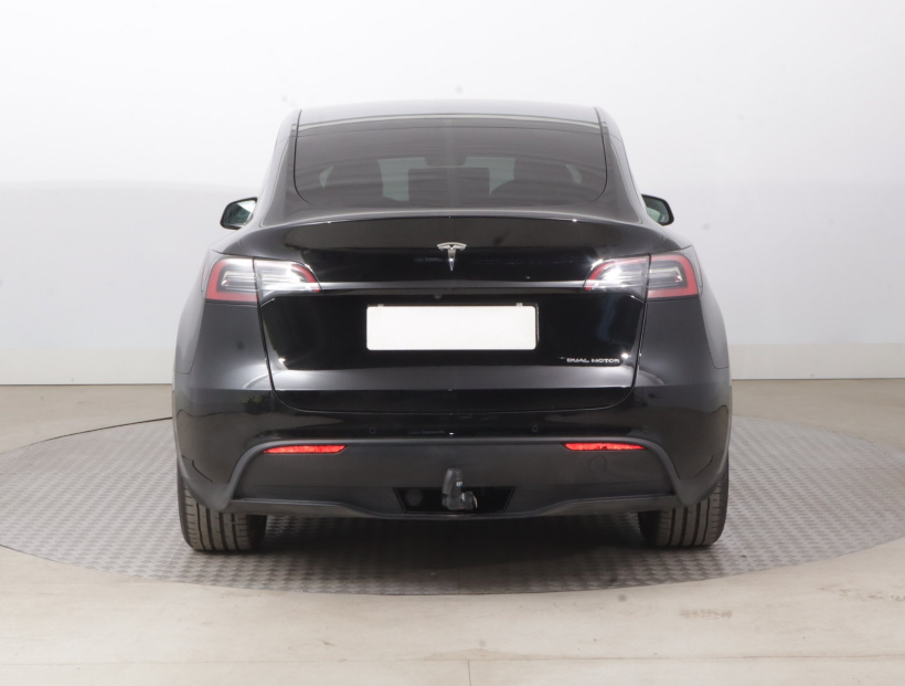 Tesla Model Y, 2022