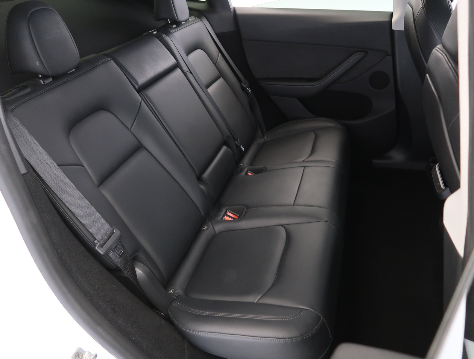 Tesla Model Y Long Range AWD – fotografie 13