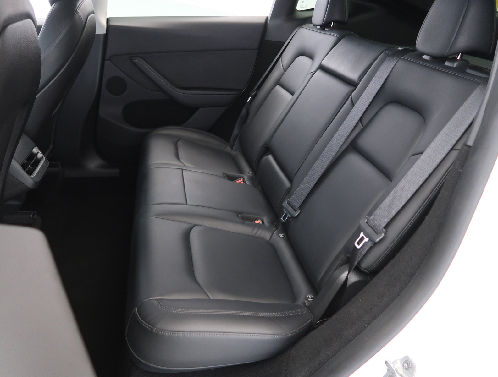 Tesla Model Y Long Range AWD – fotografie 15