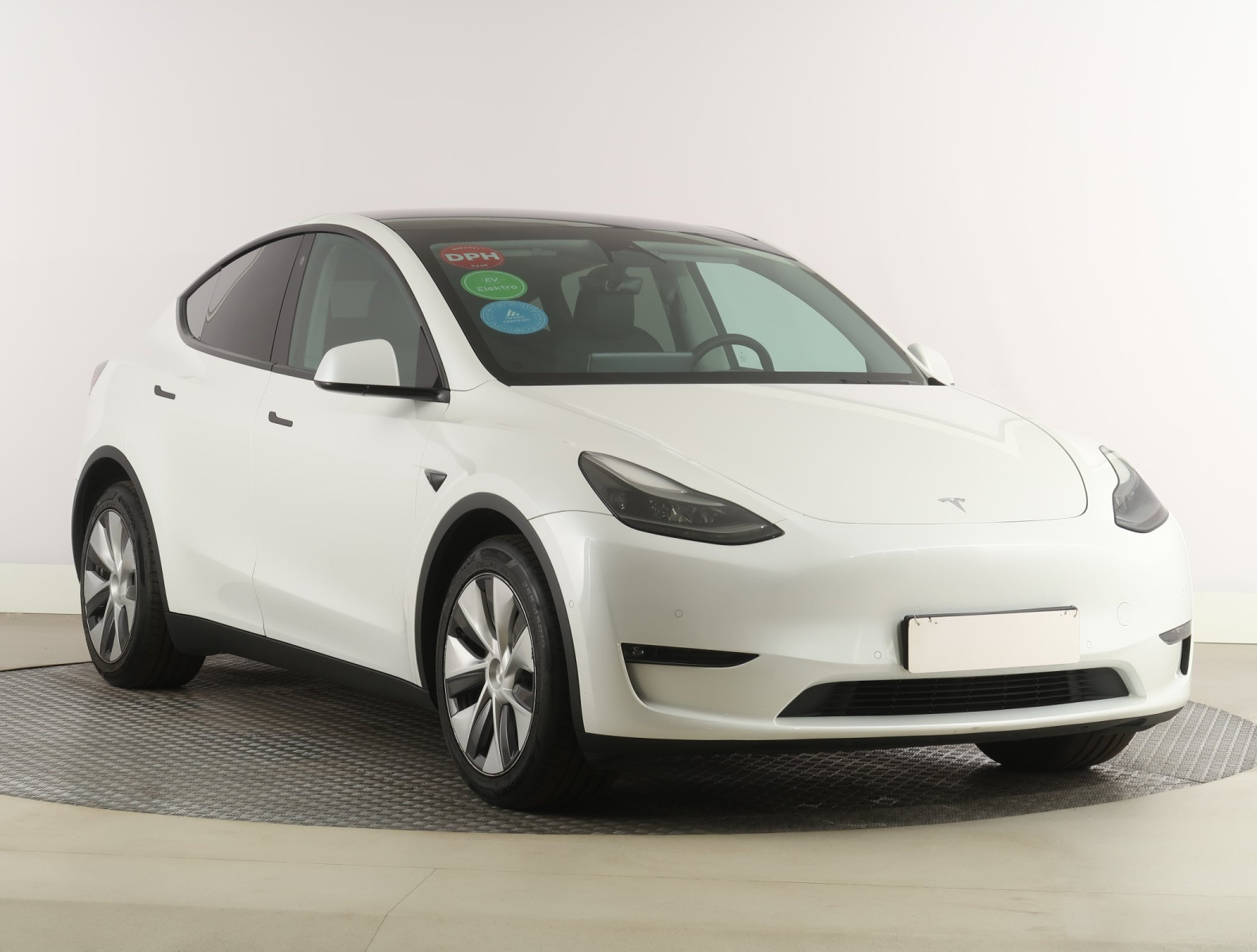 Tesla Model Y Long Range AWD – fotografie 1