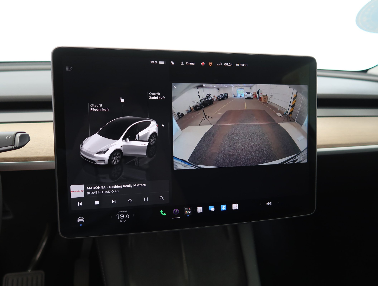 Tesla Model Y Long Range AWD – fotografie 23