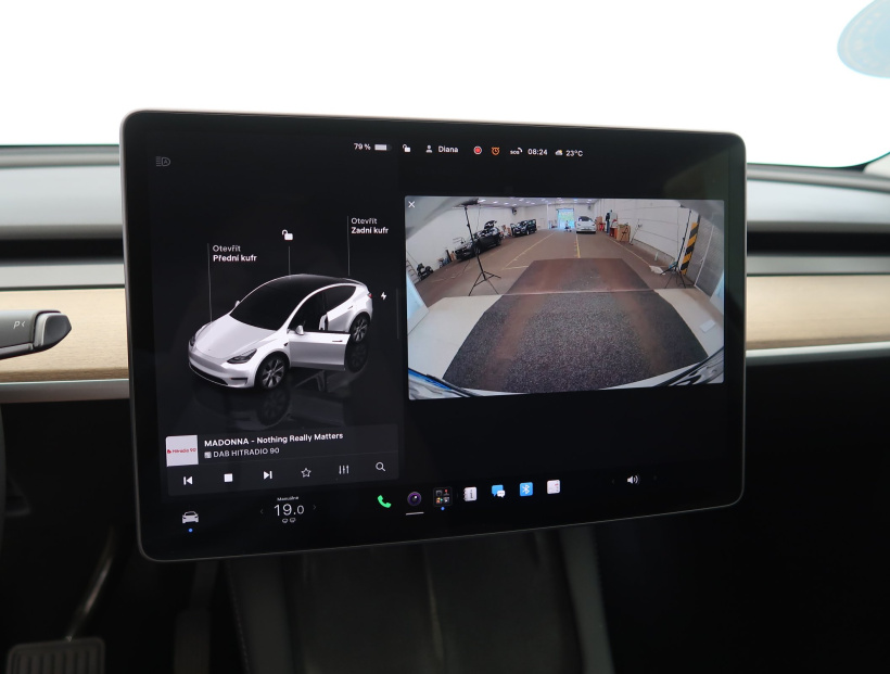 Tesla Model Y, 2022