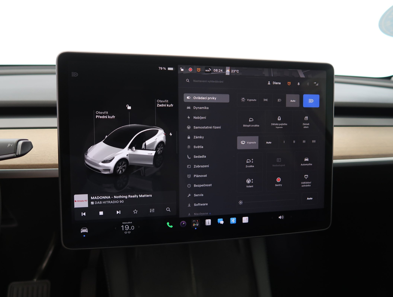 Tesla Model Y Long Range AWD – fotografie 24