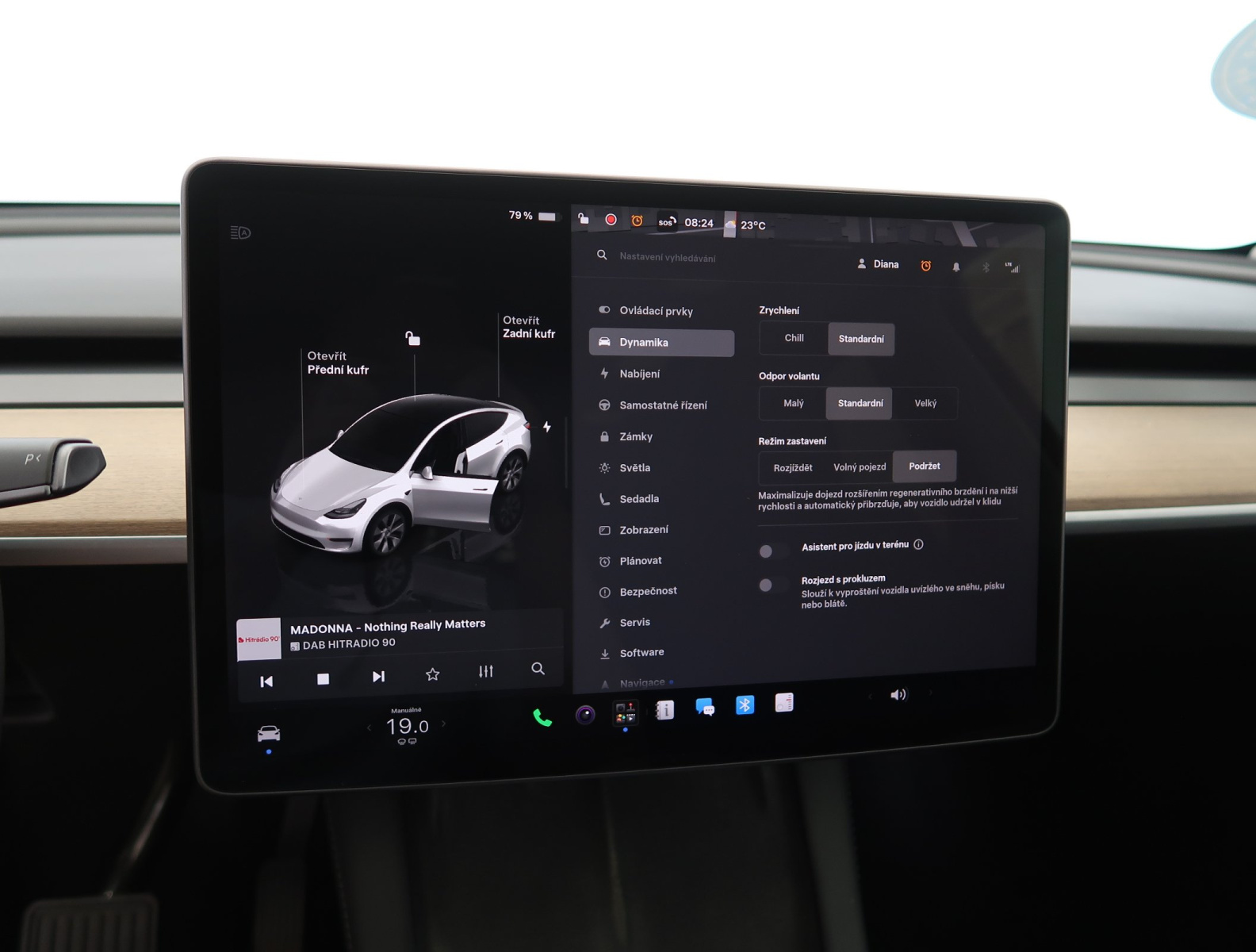 Tesla Model Y Long Range AWD – fotografie 25
