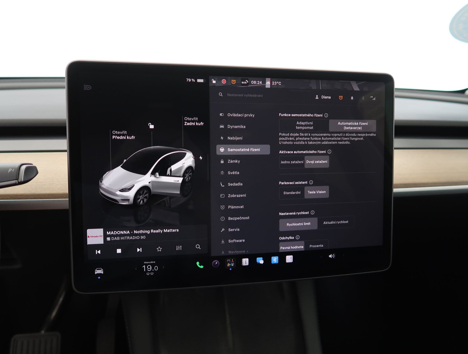 Tesla Model Y Long Range AWD – fotografie 27