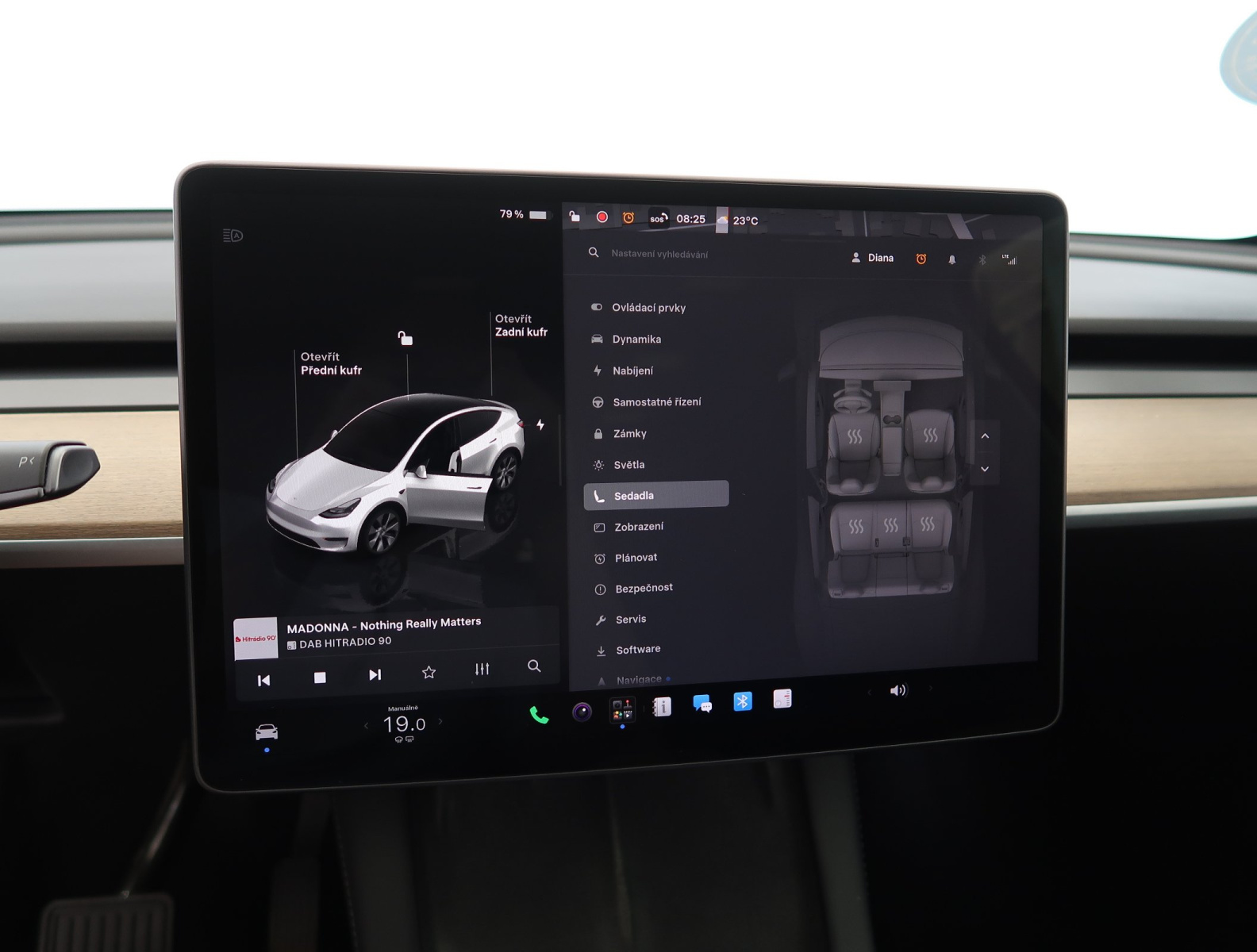 Tesla Model Y Long Range AWD – fotografie 29