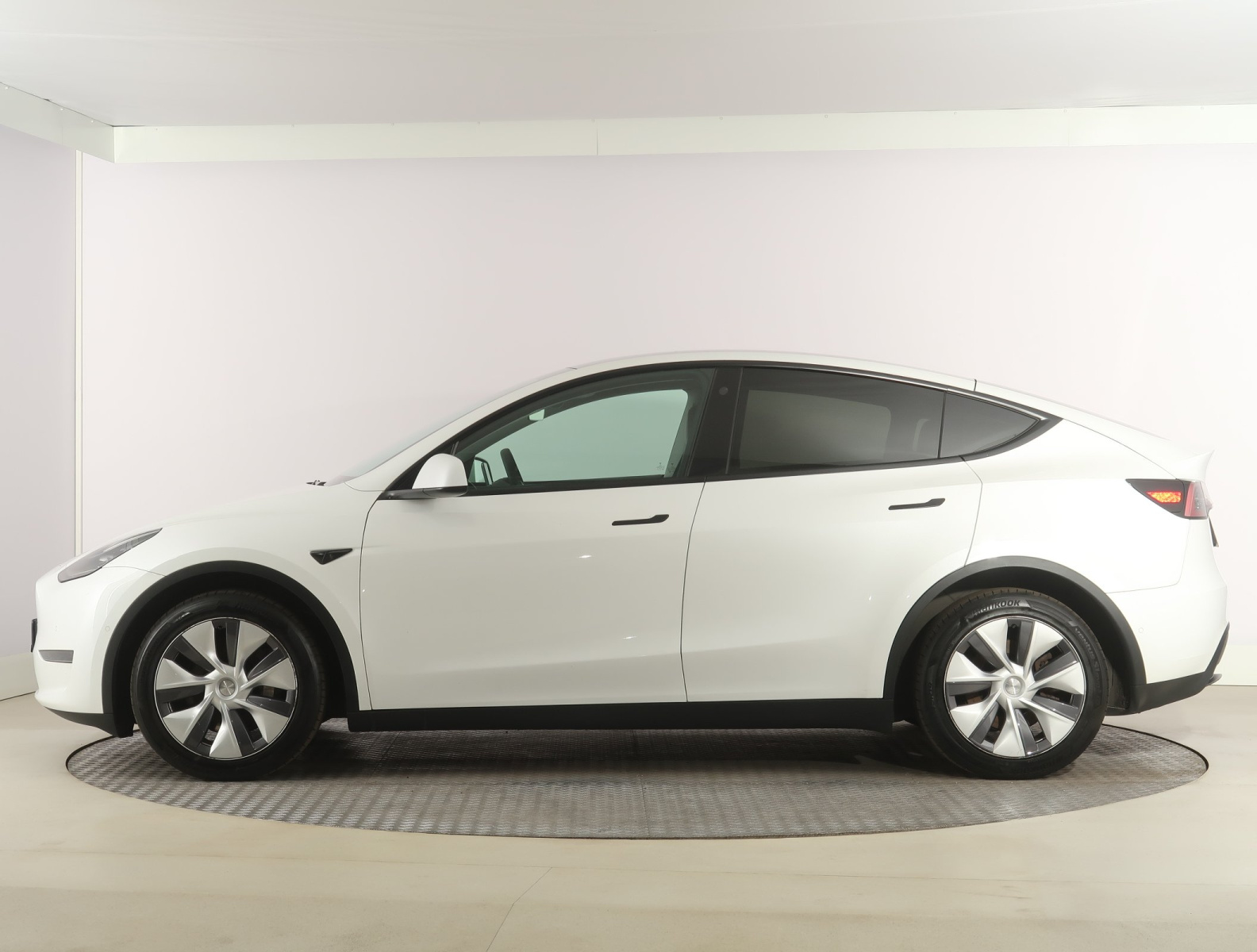Tesla Model Y Long Range AWD – fotografie 4