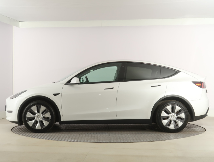 Tesla Model Y, 2022