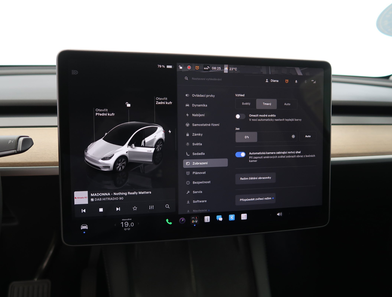 Tesla Model Y Long Range AWD – fotografie 30
