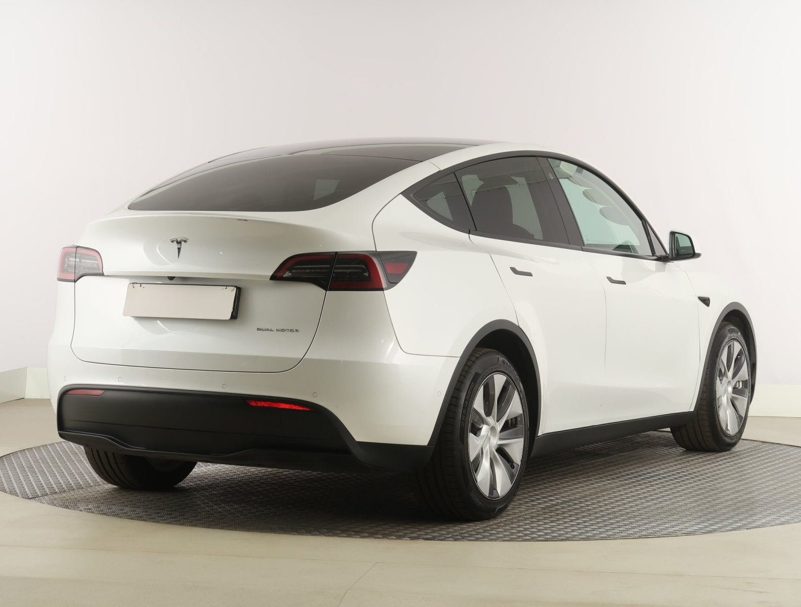 Tesla Model Y Long Range AWD – fotografie 7