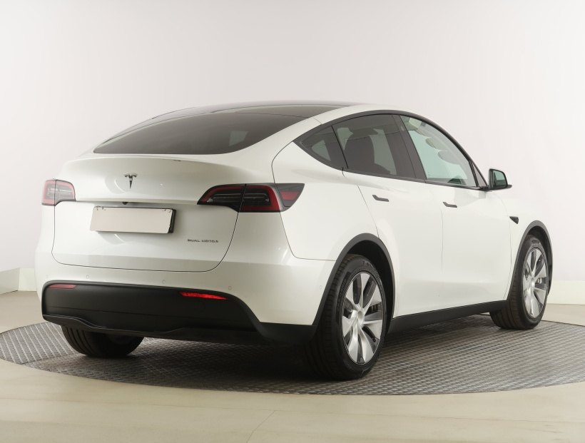 Tesla Model Y, 2022