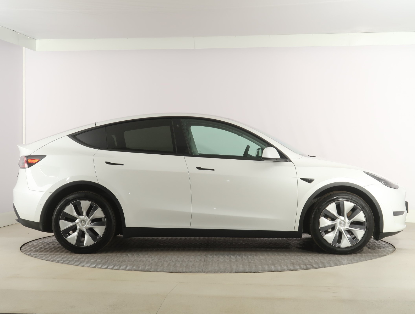 Tesla Model Y Long Range AWD – fotografie 8