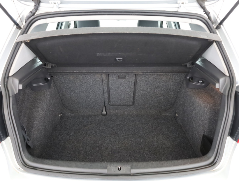 Volkswagen Golf, 2003