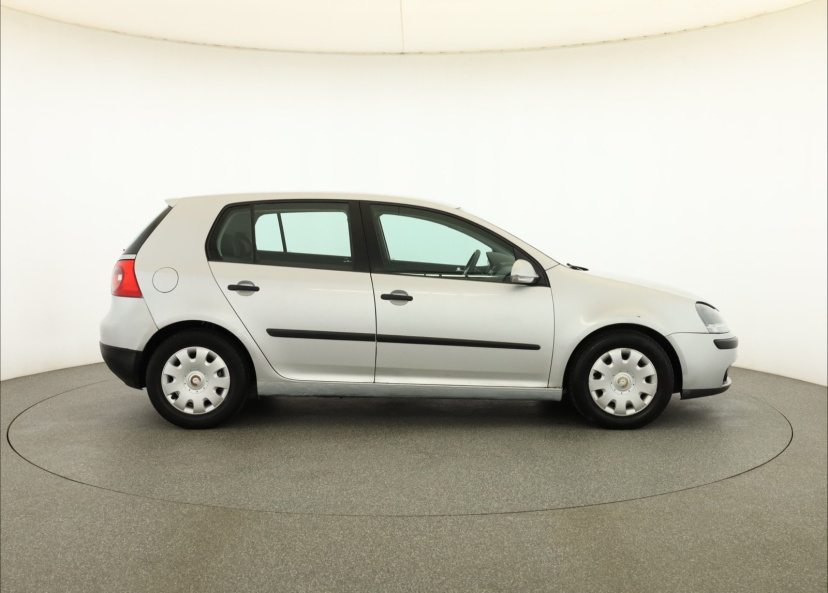 Volkswagen Golf, 2003