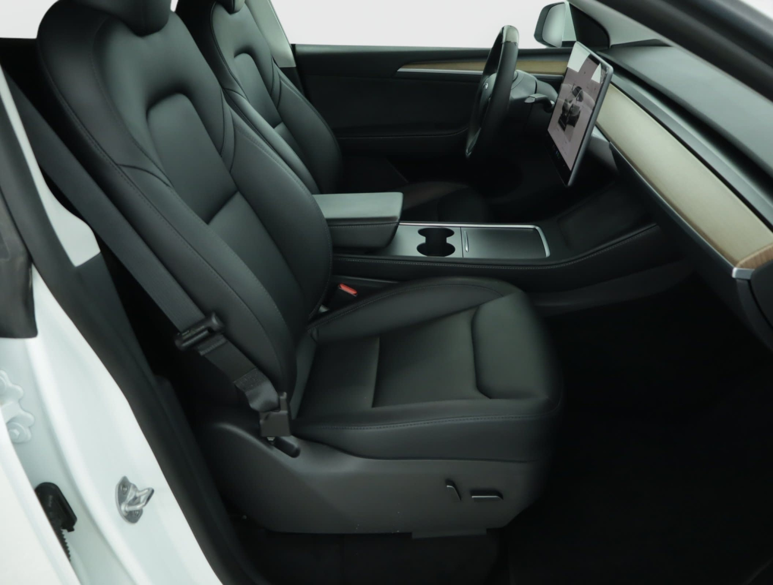 Tesla Model Y Long Range AWD – fotografie 12