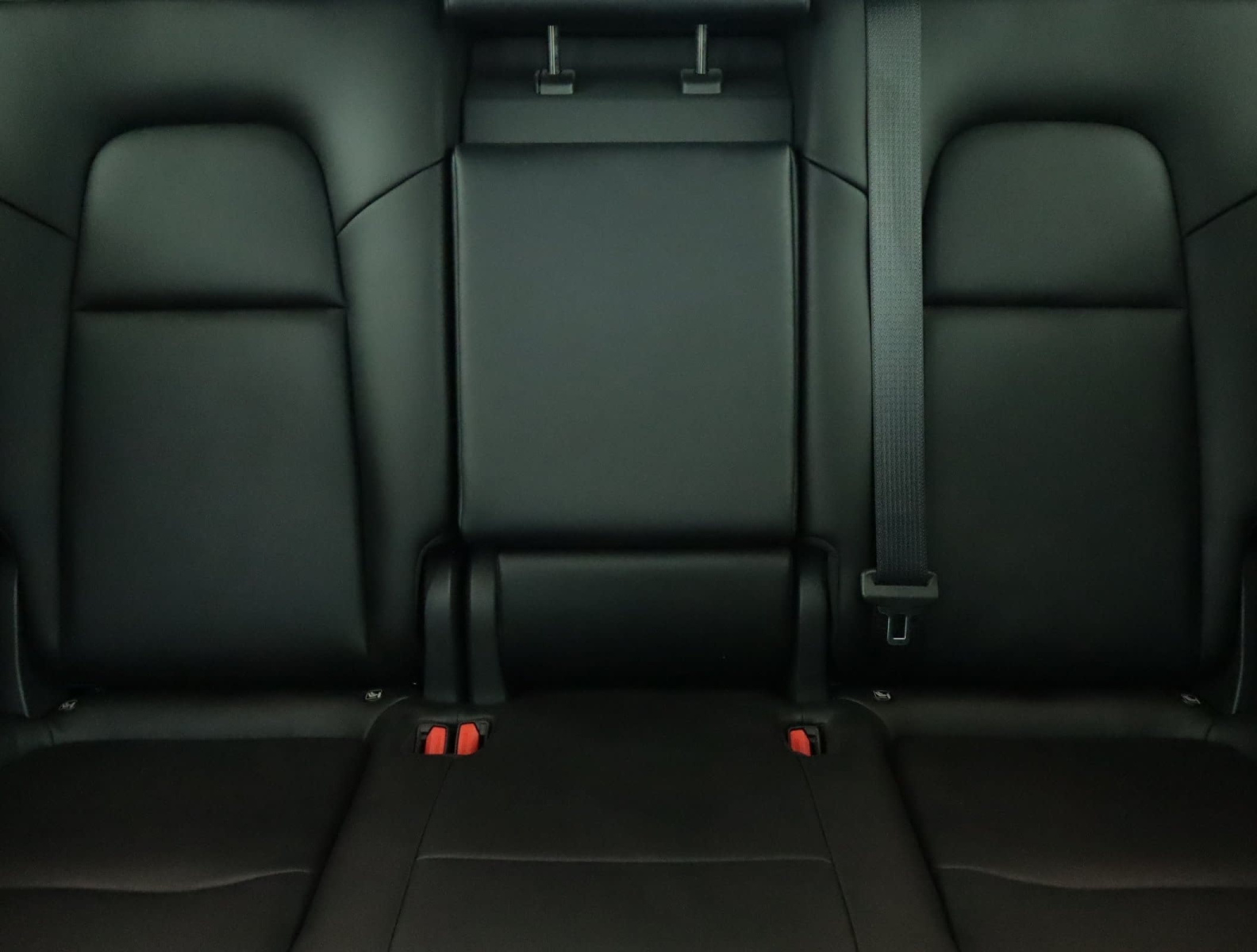 Tesla Model Y Long Range AWD – fotografie 14