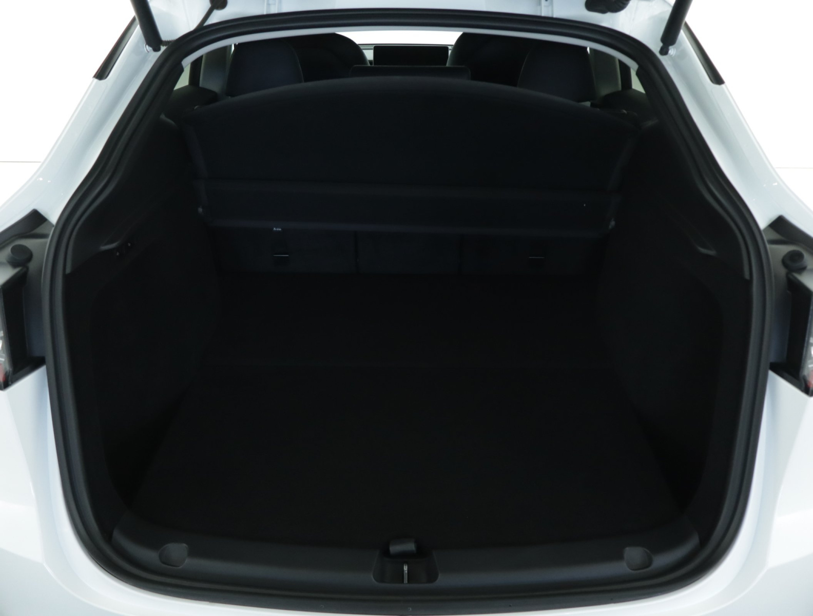 Tesla Model Y Long Range AWD – fotografie 20