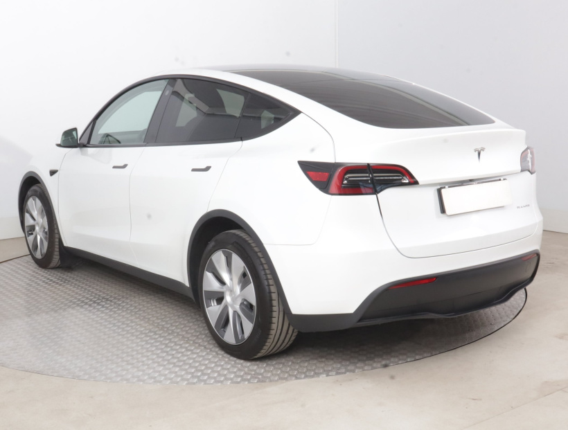 Tesla Model Y, 2023