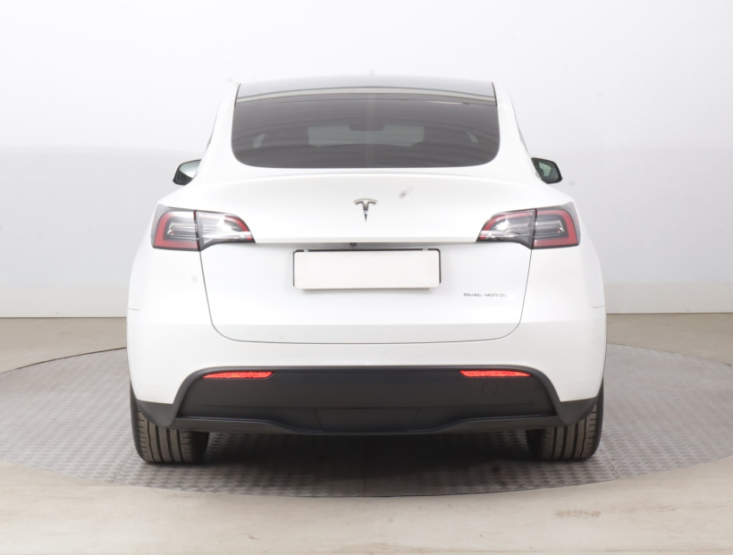 Tesla Model Y, 2023