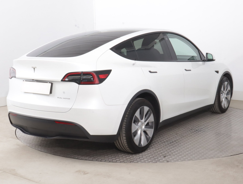 Tesla Model Y, 2023