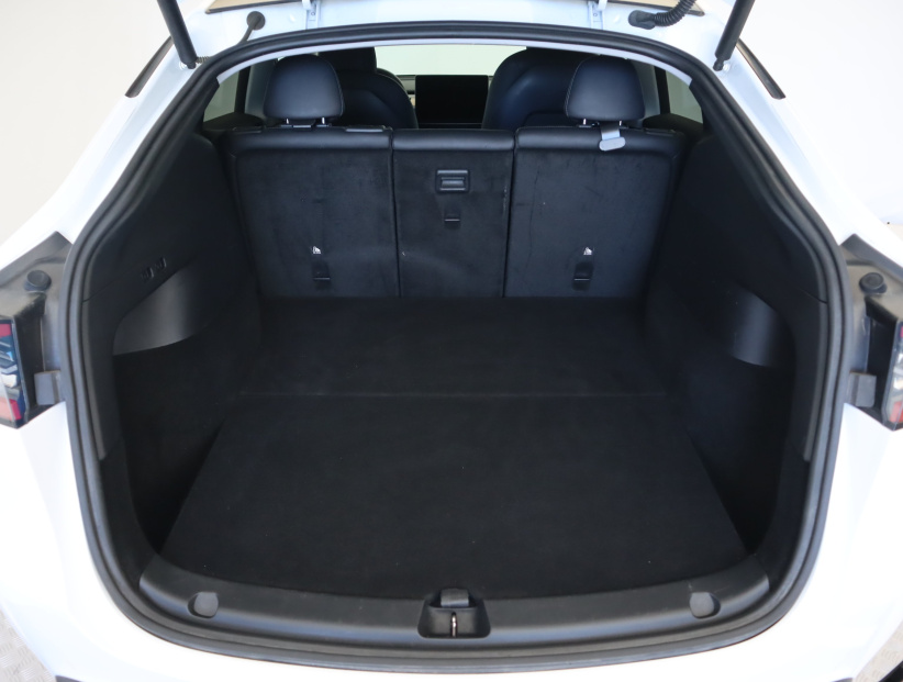 Tesla Model Y, 2022