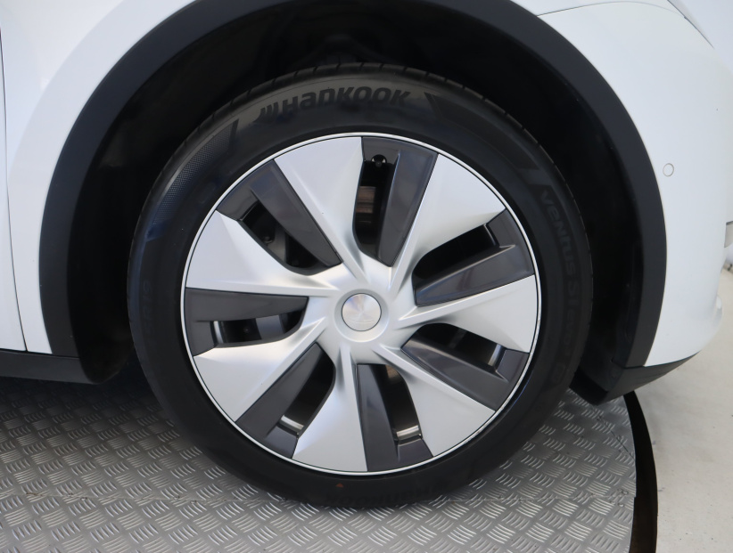 Tesla Model Y, 2022