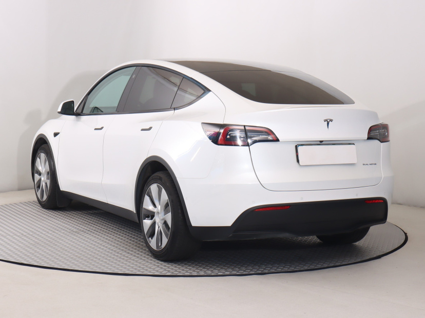 Tesla Model Y, 2022