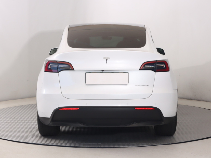 Tesla Model Y, 2022