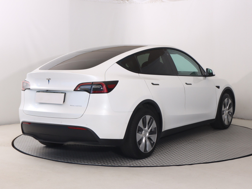 Tesla Model Y, 2022